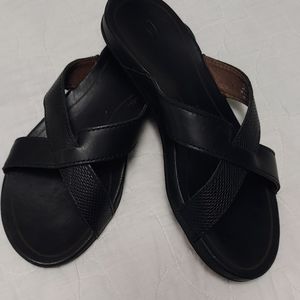 Olukai Women's Black size 6 sandals